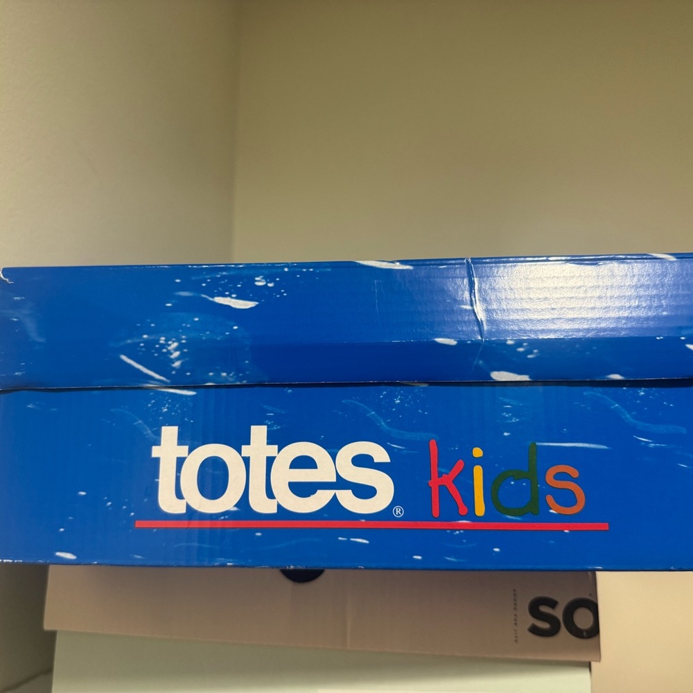 totes Kids Blue Box with Multicolor 'kids' Logo